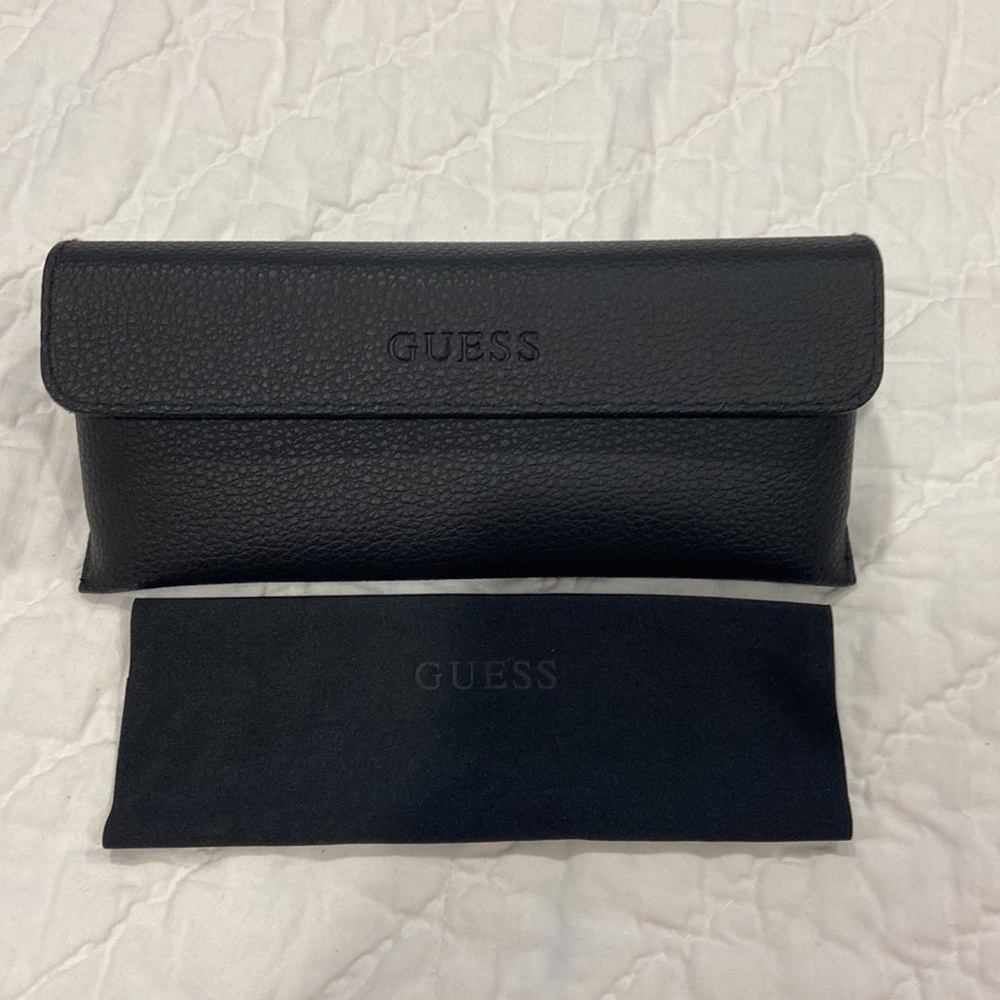 GUESS Eye Glasses Sunglasses Soft Case Holder​​​​​​​​